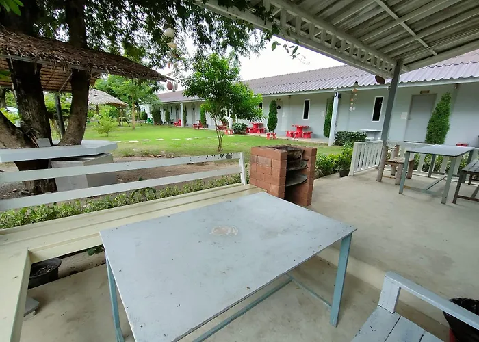 โรงแรม บ้านไม้หอมบูติค สวนผึ้ง