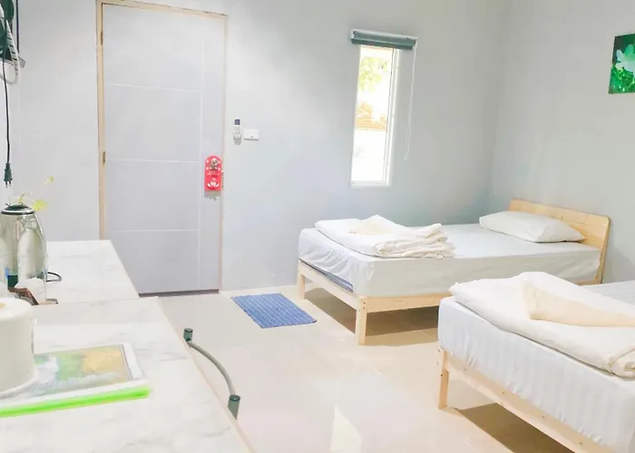โรงแรม บ้านไม้หอมบูติค สวนผึ้ง 3*