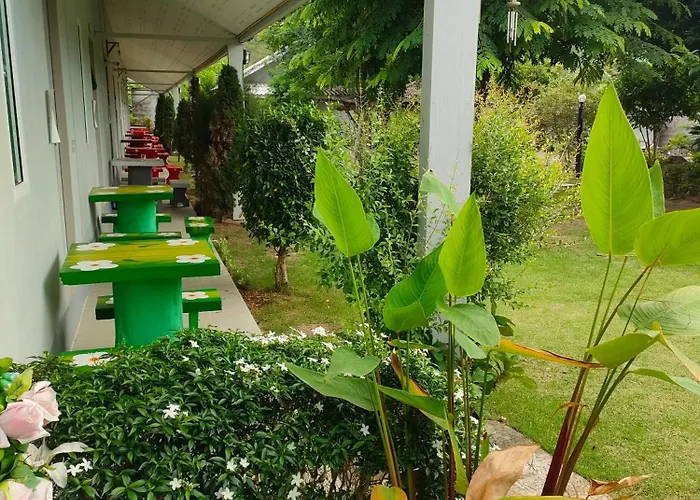 โรงแรม บ้านไม้หอมบูติค สวนผึ้ง