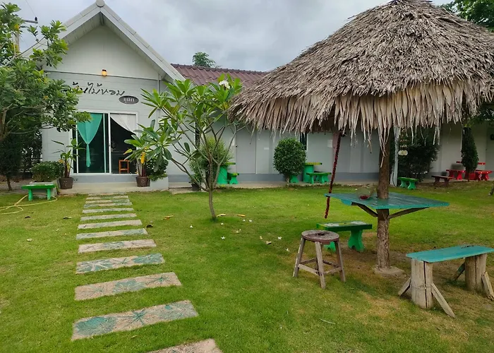 บ้านไม้หอมบูติค สวนผึ้ง โรงแรม 3*