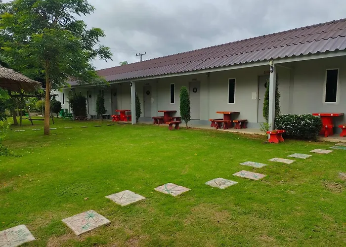 โรงแรม บ้านไม้หอมบูติค สวนผึ้ง 3*