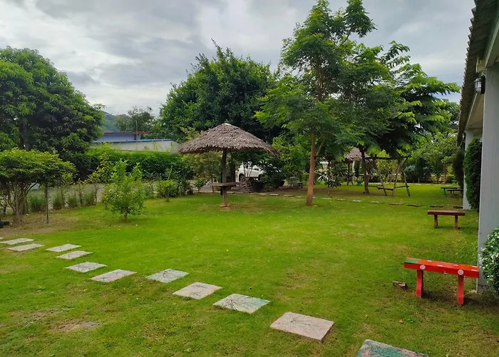 โรงแรม บ้านไม้หอมบูติค สวนผึ้ง บ้านบ่อหวี