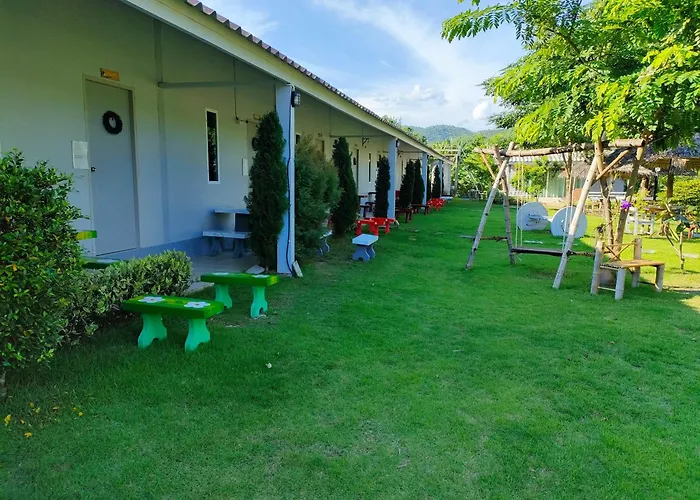 โรงแรม บ้านไม้หอมบูติค สวนผึ้ง