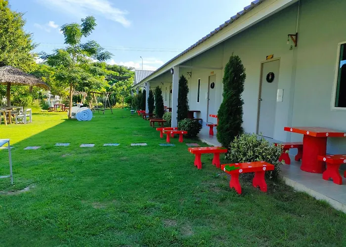 บ้านไม้หอมบูติค สวนผึ้ง โรงแรม 3*