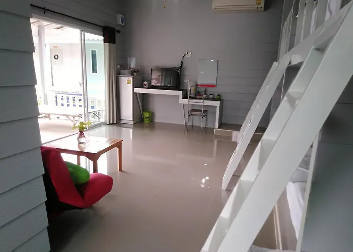 บ้านไม้หอมบูติค สวนผึ้ง โรงแรม 3*