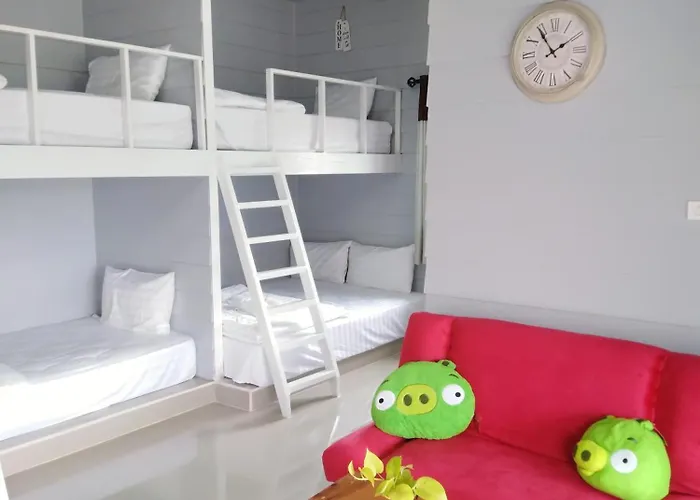 โรงแรม บ้านไม้หอมบูติค สวนผึ้ง 3*