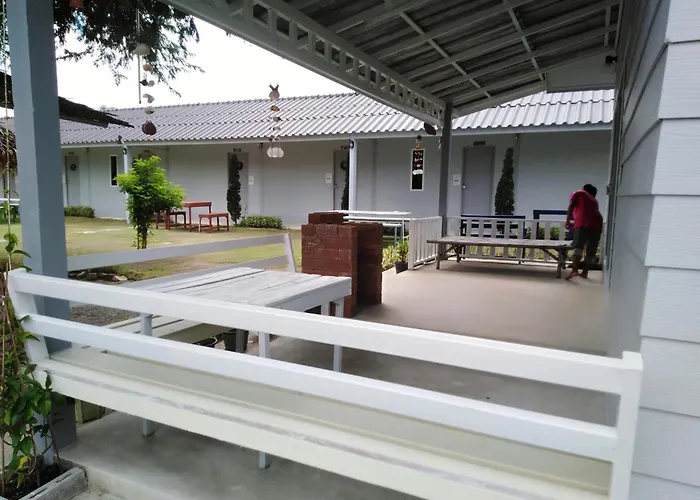 บ้านไม้หอมบูติค สวนผึ้ง โรงแรม 3*
