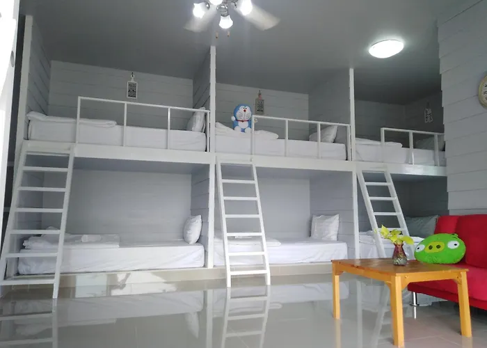 โรงแรม บ้านไม้หอมบูติค สวนผึ้ง 3*