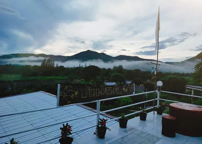 โรงแรม บ้านไม้หอมบูติค สวนผึ้ง 3*