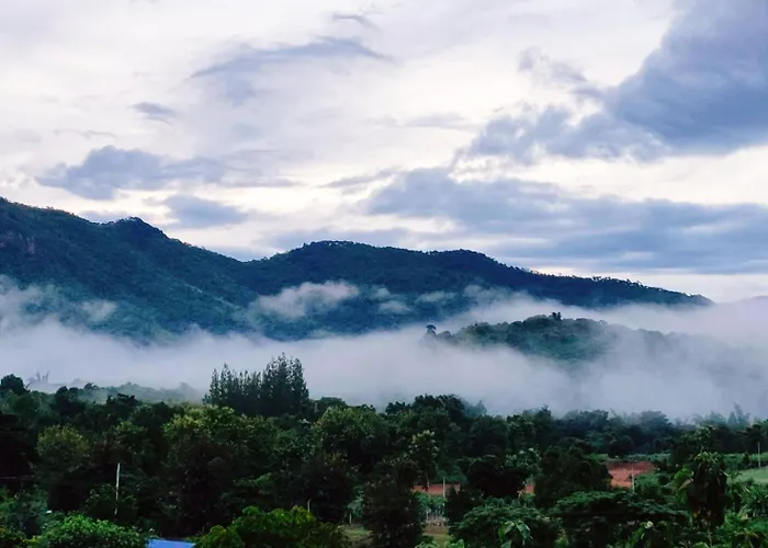 โรงแรม บ้านไม้หอมบูติค สวนผึ้ง บ้านบ่อหวี